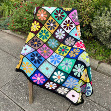 Load image into Gallery viewer, Flower Crochet Blanket