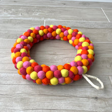 Load image into Gallery viewer, Felt Wreath