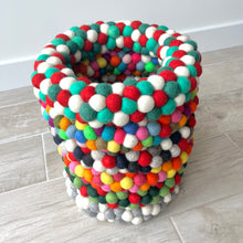 Load image into Gallery viewer, Felt Wreath