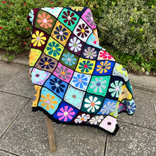 Load image into Gallery viewer, Flower Crochet Blanket