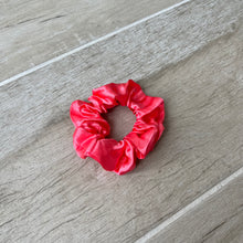 Load image into Gallery viewer, Bubblegum Scrunchie
