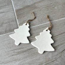 Load image into Gallery viewer, Christmas Tree Ceramic Tag
