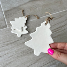 Load image into Gallery viewer, Christmas Tree Ceramic Tag
