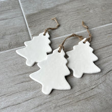 Load image into Gallery viewer, Christmas Tree Ceramic Tag
