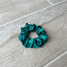 Load image into Gallery viewer, Emerald Scrunchie
