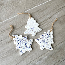 Load image into Gallery viewer, Christmas Tree Ceramic Tag
