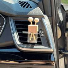 Load image into Gallery viewer, Sandalwood &amp; Amber Car Diffuser
