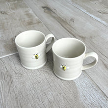 Load image into Gallery viewer, Bee Mug
