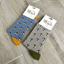 Load image into Gallery viewer, Bee Bamboo Socks Mens
